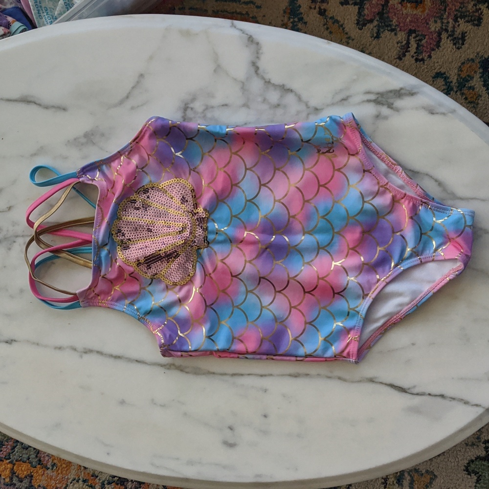 Girl's one piece bathing suit
